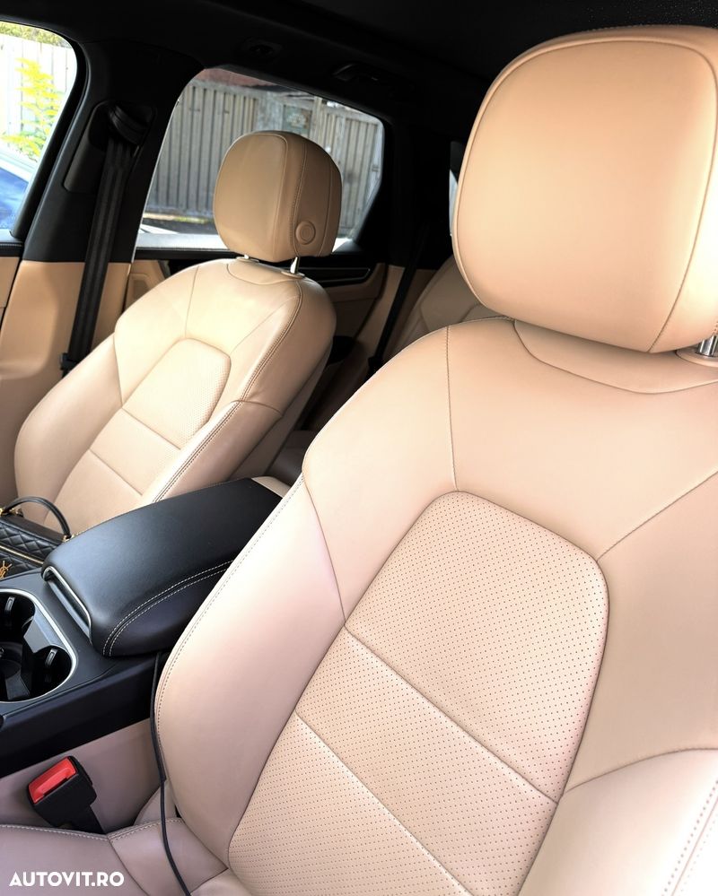 Porsche Cayenne - 9