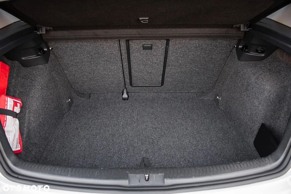 Volkswagen Golf - 22