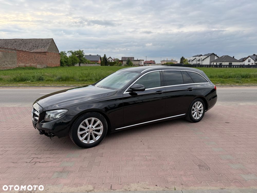 Mercedes-Benz Klasa E 220 d 4Matic 9G-TRONIC Avantgarde - 2