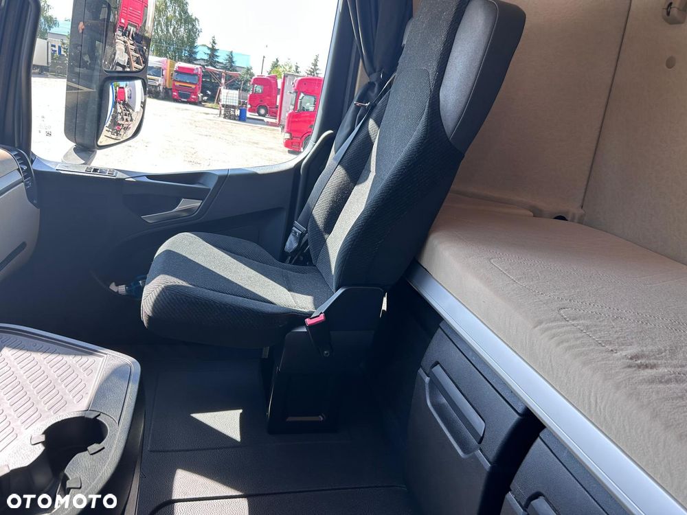 Mercedes-Benz Actros - 12