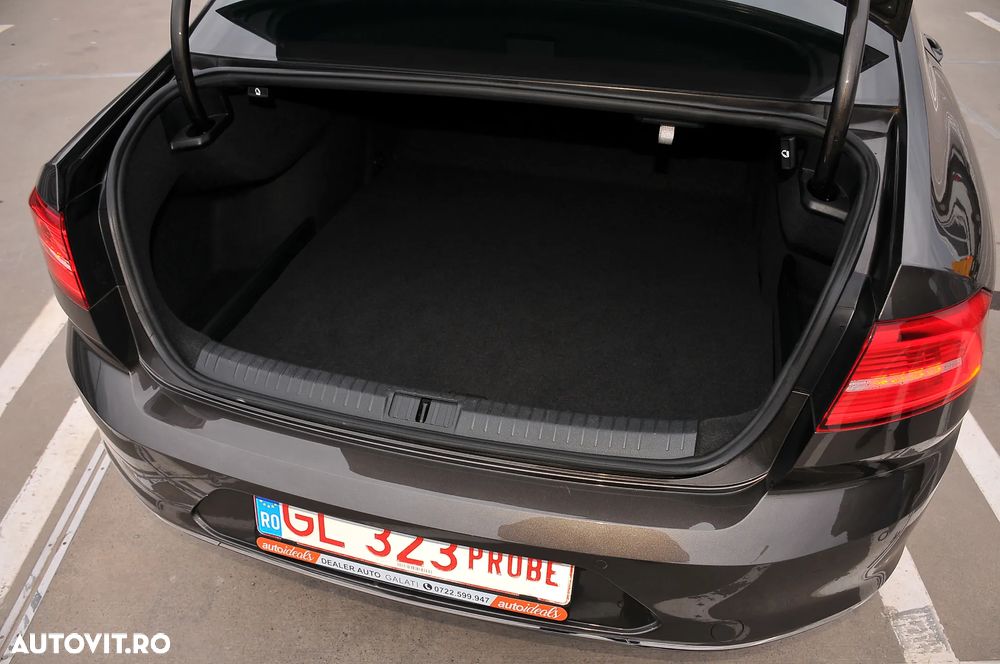 Volkswagen Passat 2.0 TDI DSG Highline - 32