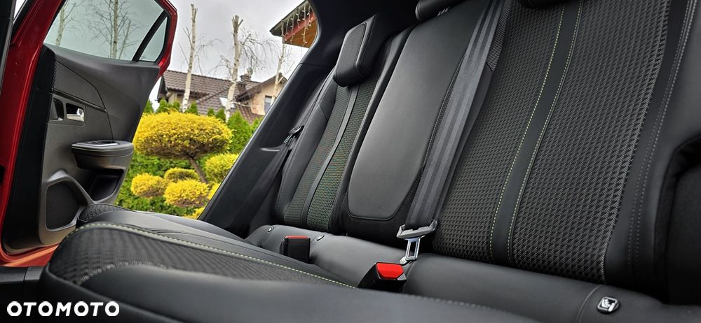 Peugeot 2008 1.2 Pure Tech GPF Allure S&S - 17