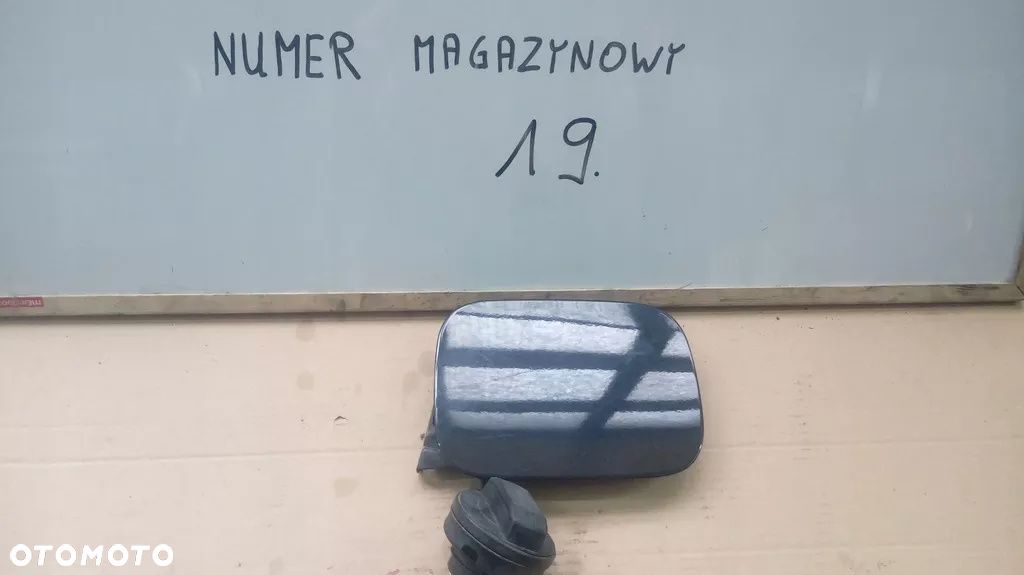 KLAPKA WLEWU PALIWA Z KORKIEM AUDI A6 C5 KOMBI - 1
