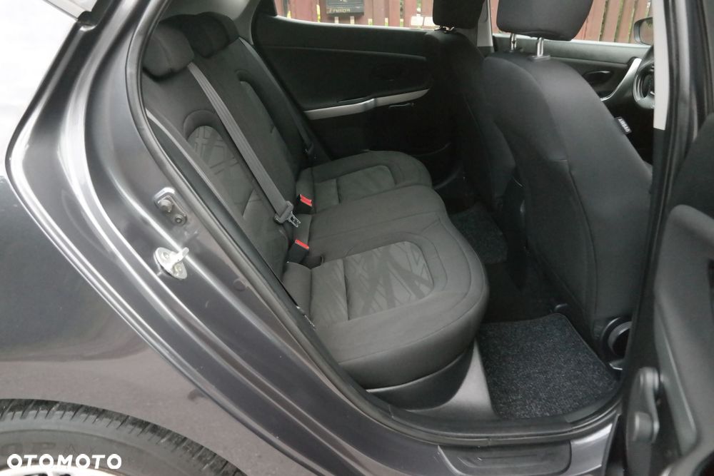 Kia Ceed 1.4 L - 14