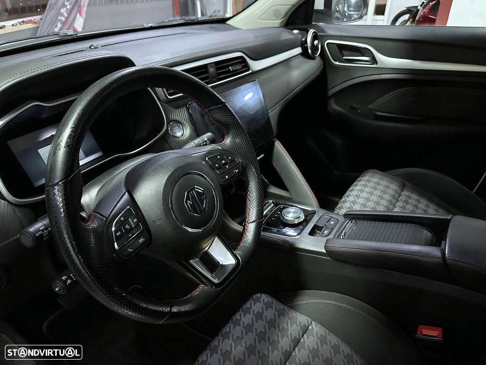 MG ZS Standard Luxury - 29