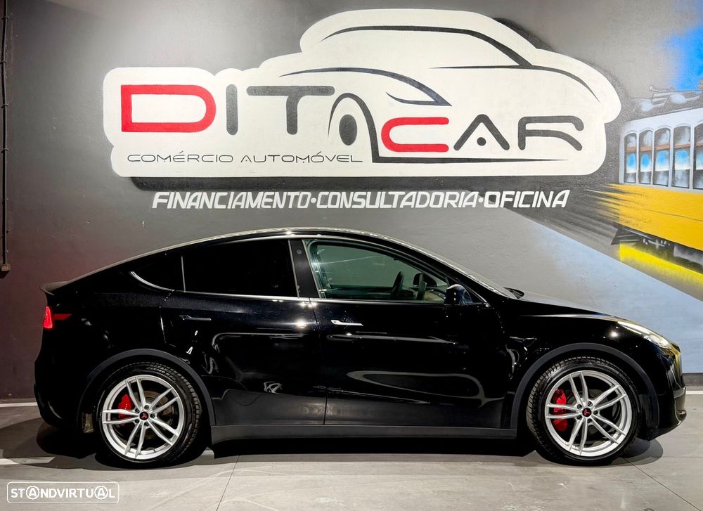 Tesla Model Y Performance Dual Motor AWD - 8