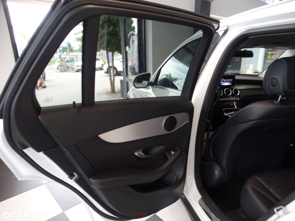 Mercedes-Benz GLC - 21