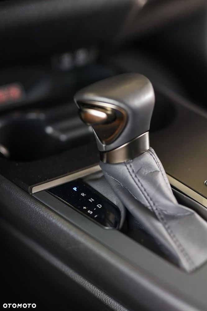 Lexus UX - 18