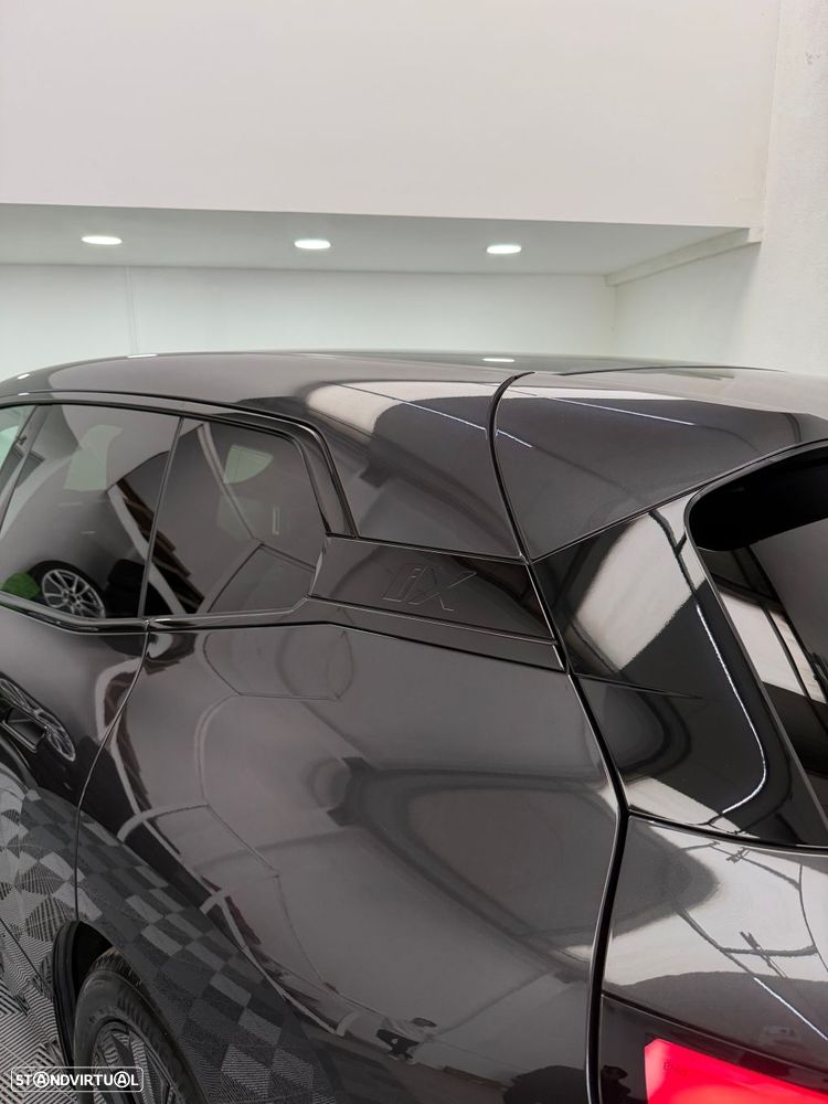 BMW iX xDrive 50 Pack Desportivo - 36