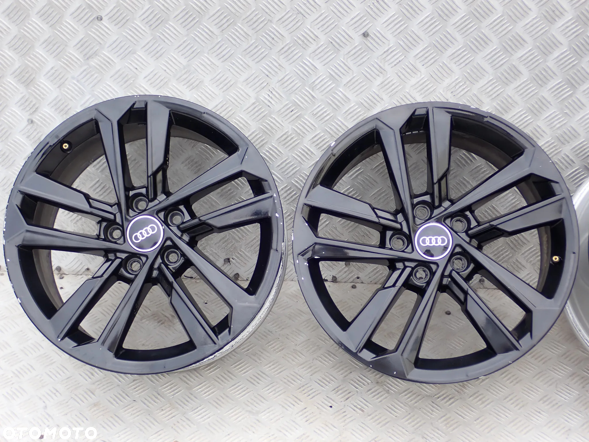 KOŁA FELGI ALUMINIOWE AUDI A3 8JX17 ET 46 5X112 8Y0601025E - 3