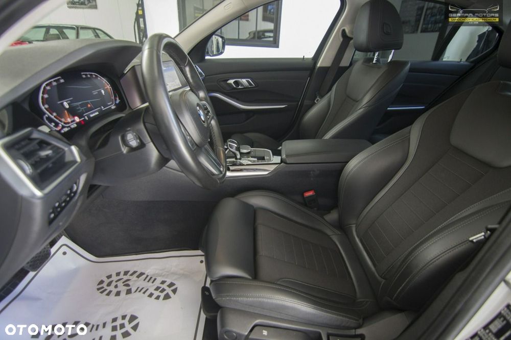 BMW Seria 3 318i Sport Line - 25