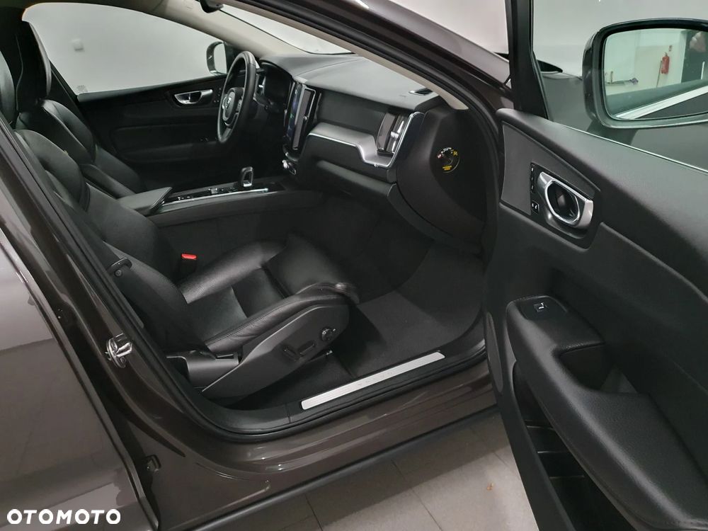 Volvo XC 60 B4 D AWD Ultimate Dark - 30