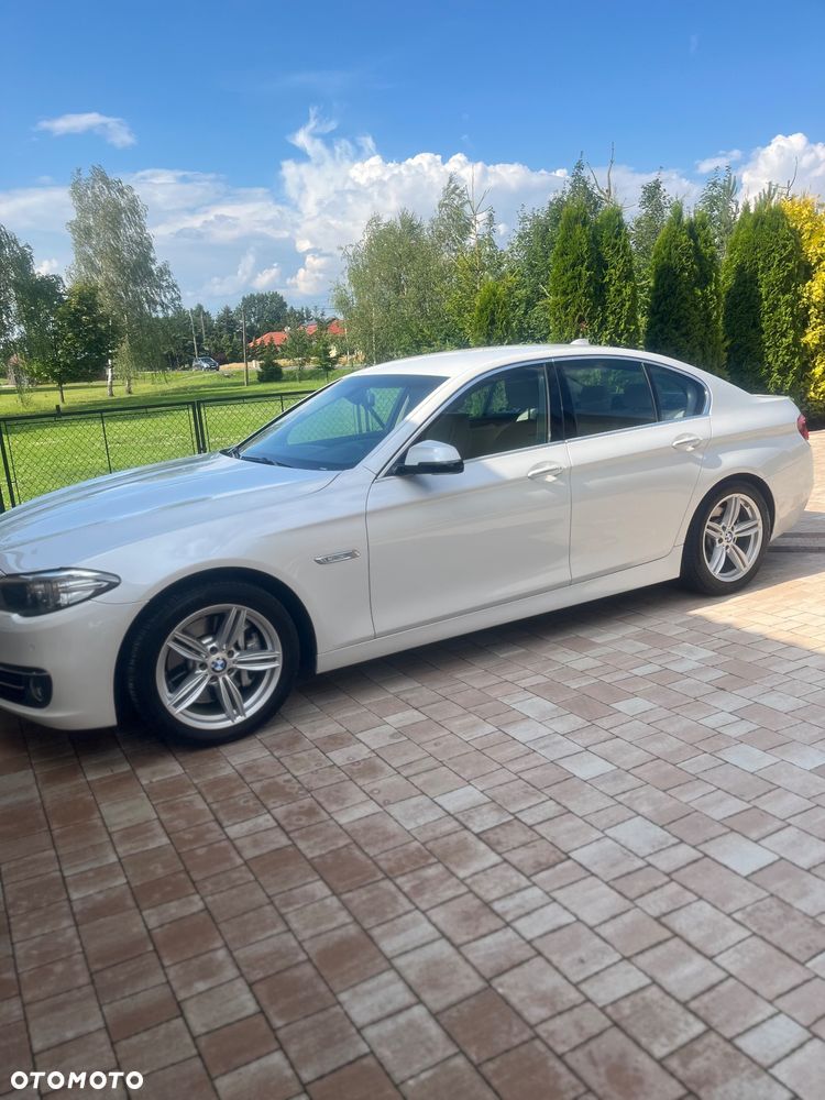 BMW Seria 5 528i xDrive Luxury Line - 1