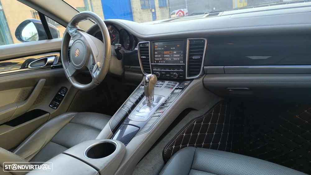 Porsche Panamera Platinum Edition PDK - 10