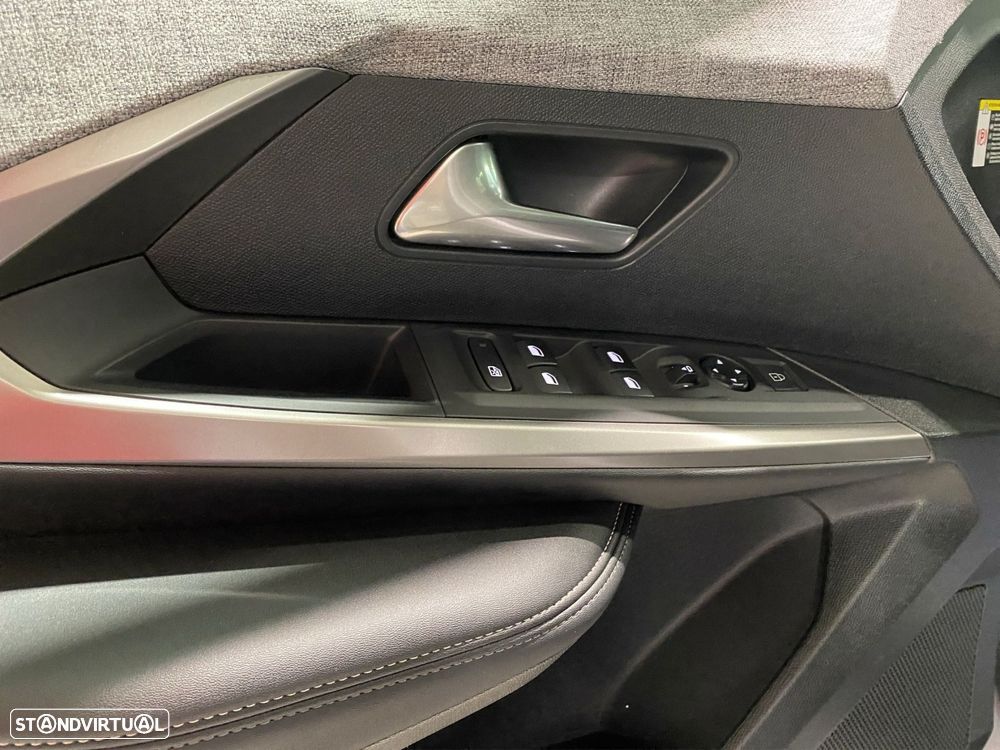 Peugeot 5008 1.2 Hybrid Allure e-DCS6 - 17