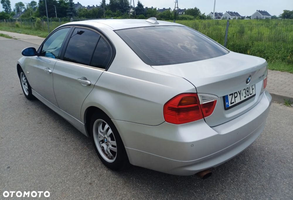 BMW Seria 3 320i - 4