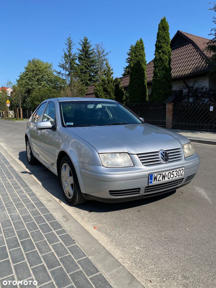 Volkswagen Bora 1.6 Basis - 1