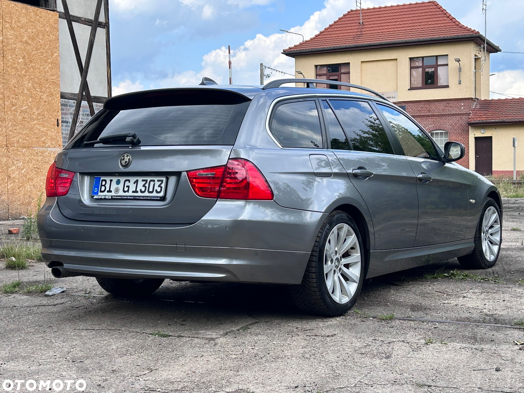 BMW Seria 3 320i Touring - 16