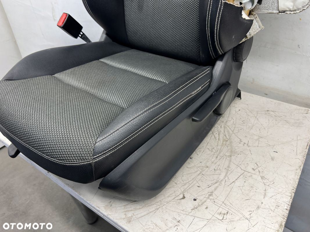 Mercedes-Benz CLA 180D X117 fotel lewy kierowcy - 5