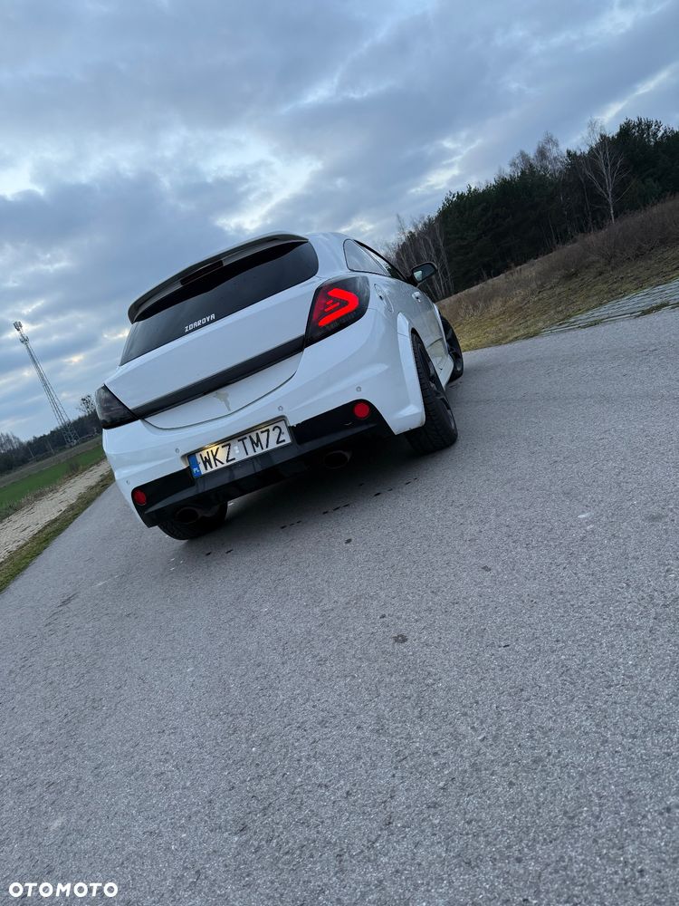 Opel Astra 2.0 Turbo Cosmo - 4