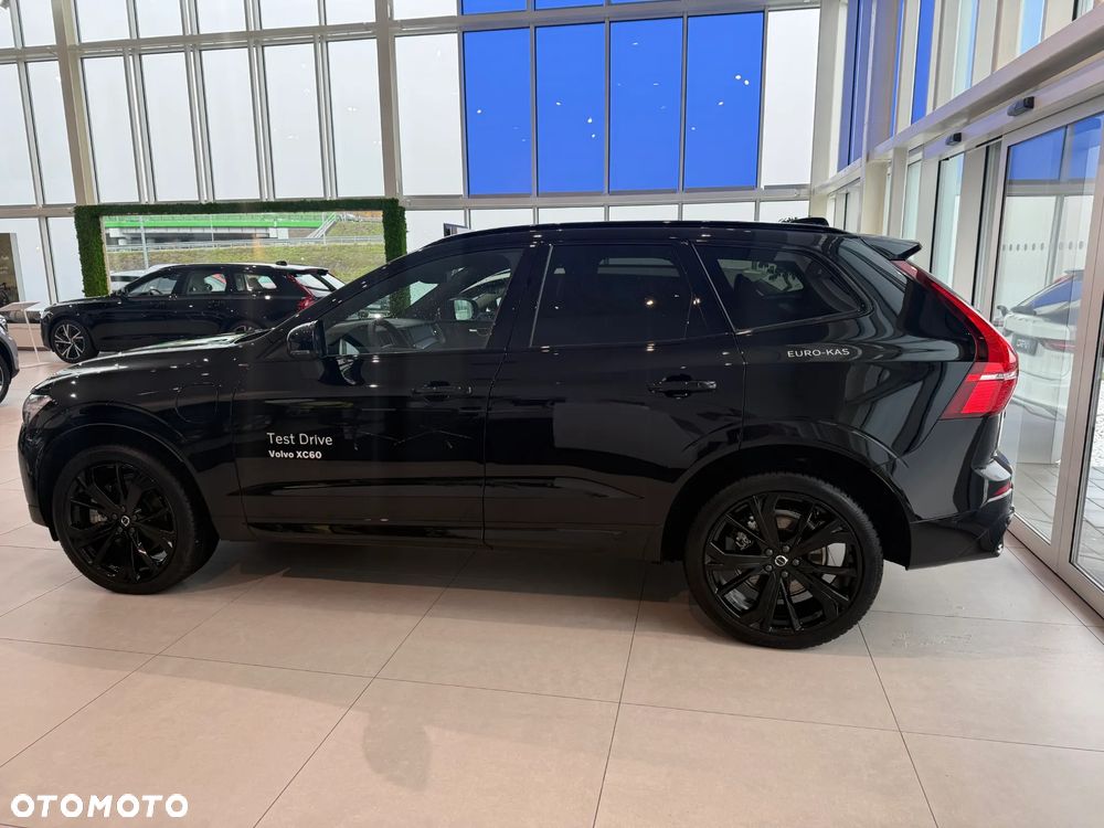 Volvo XC 60 T6 Plug-In Hybrid AWD Plus Black Edition - 4