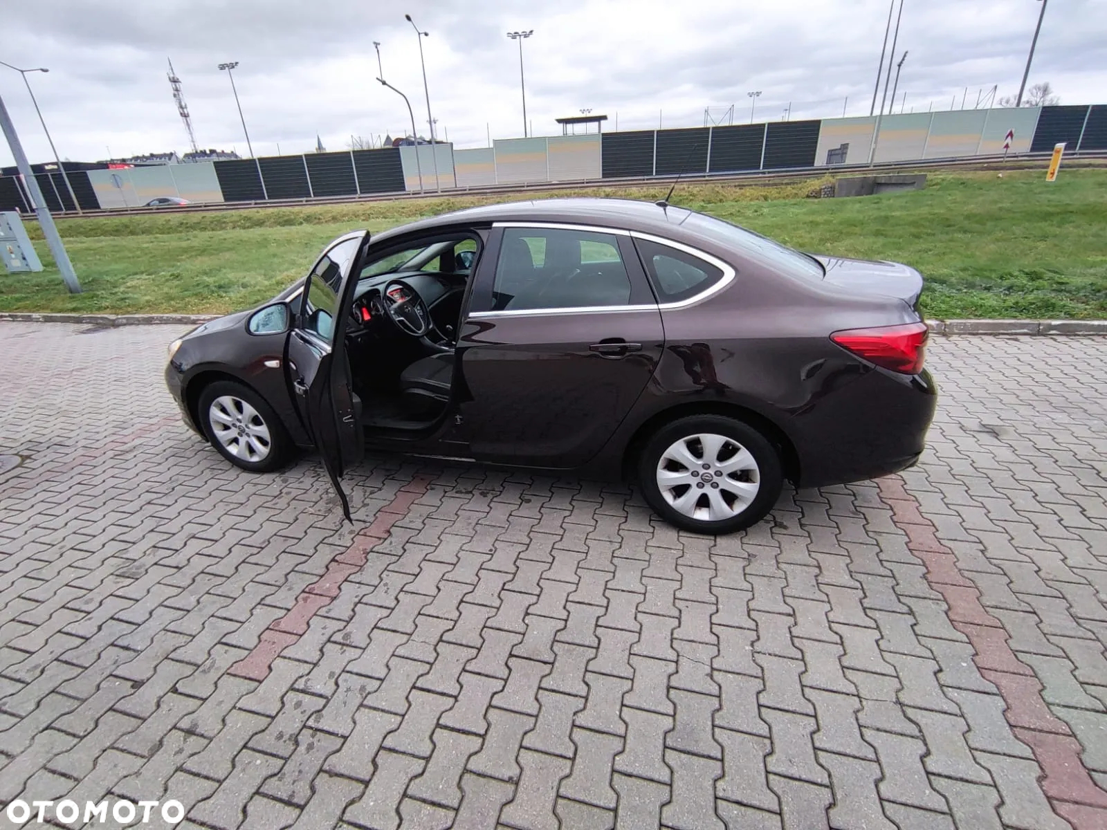 Opel Astra IV 1.4 T Business S&S EU6 - 10
