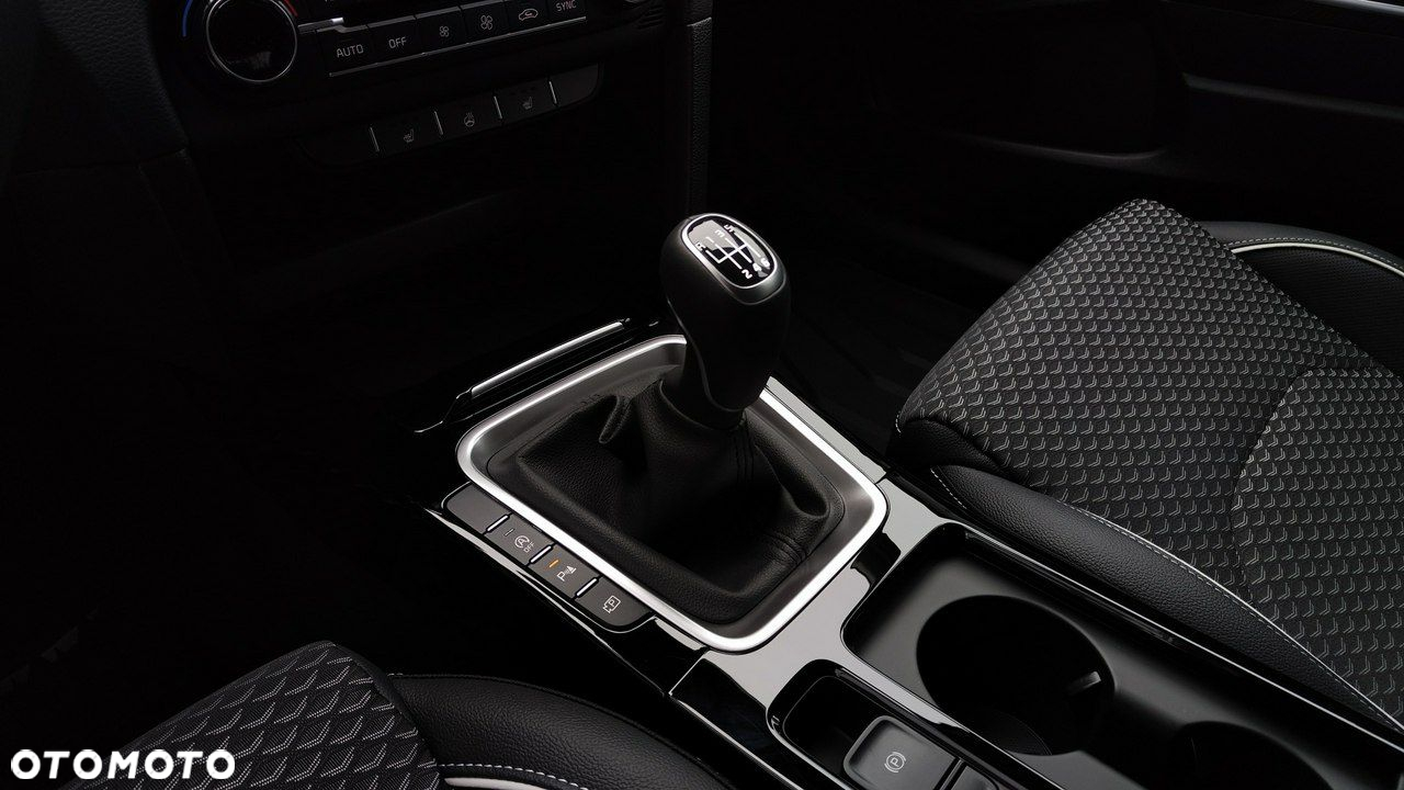 Kia Ceed - 12