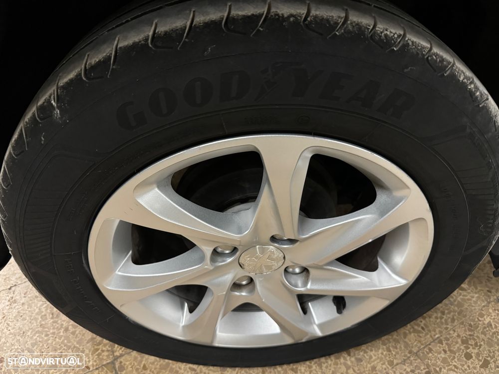 Peugeot 208 1.2 VTi SE Style - 8