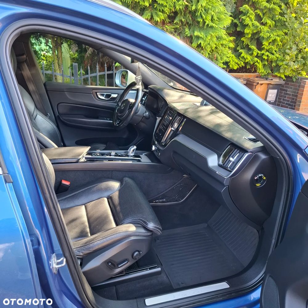 Volvo XC 60 T8 AWD Plug-In Hybrid R-Design - 40