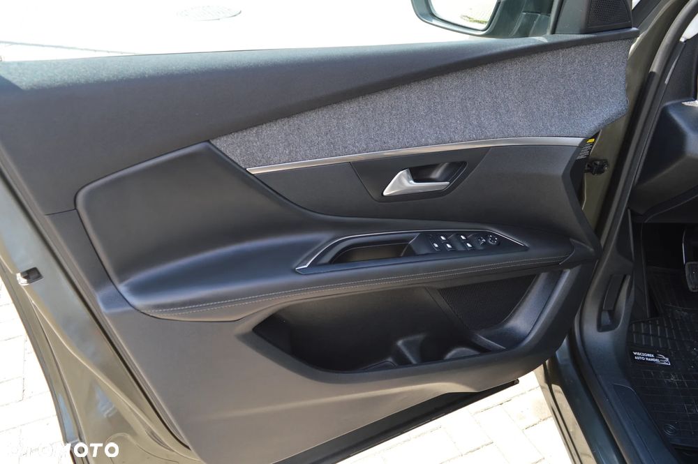 Peugeot 3008 1.2 PureTech Allure S&S - 17