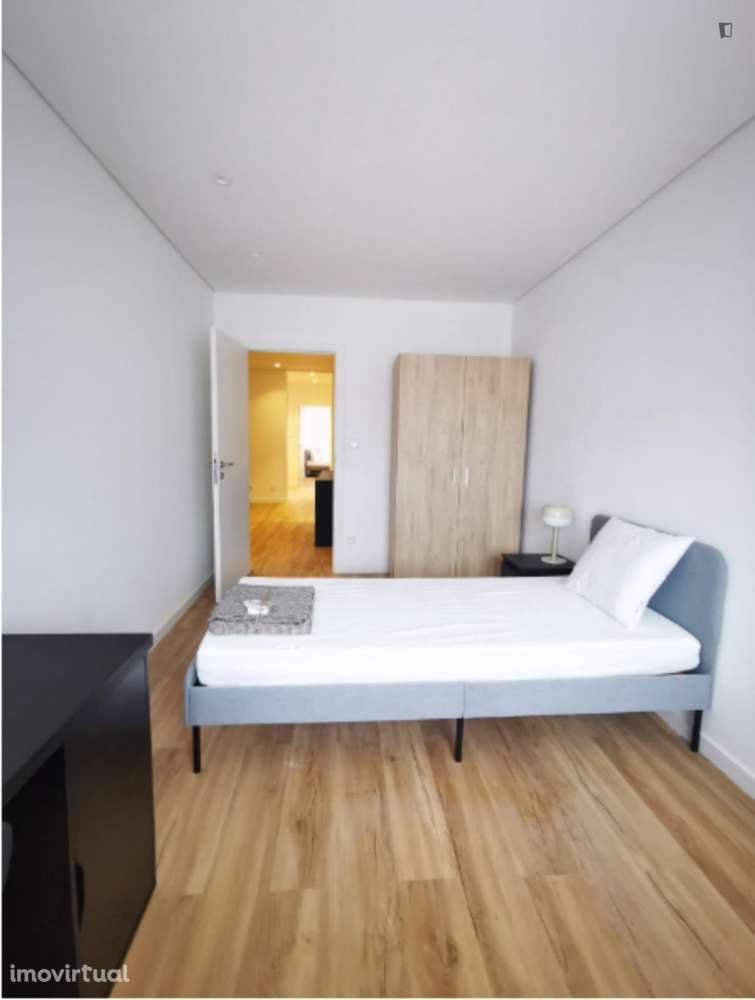 Quarto - localizado em Paranhos Porto - Grande imagem: 2/12