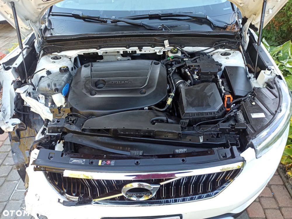 Volvo XC 40 B4 B AWD Geartronic RDesign - 5