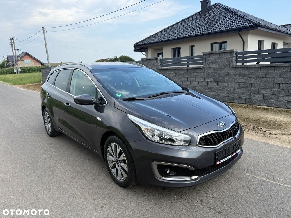 Kia Ceed 1.6 CRDi 136 ISG Dream Team Edition - 1