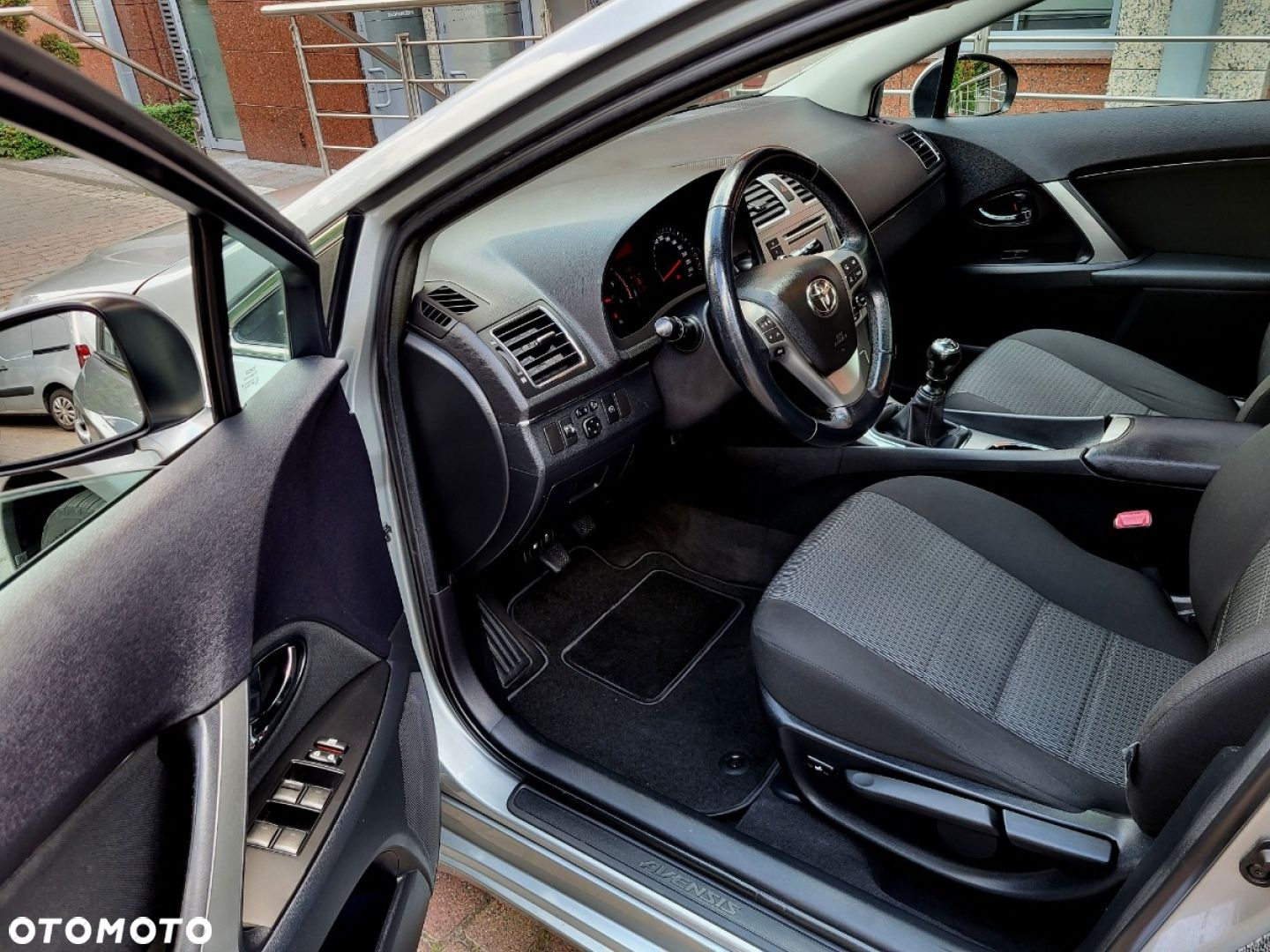 Toyota Avensis - 10