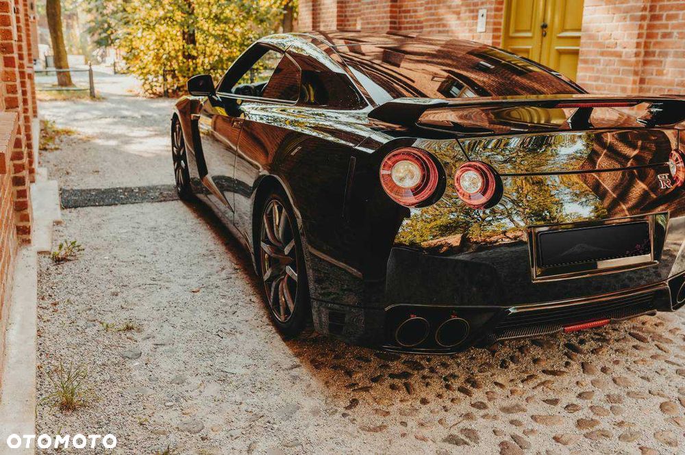 Nissan GT-R - 4