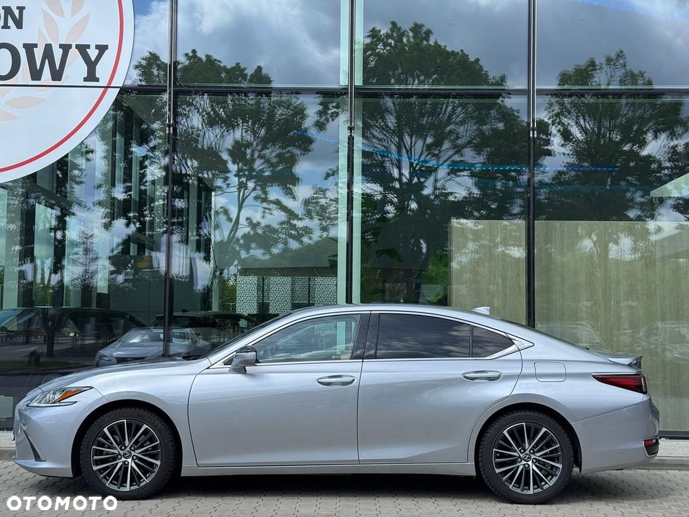 Lexus ES - 3