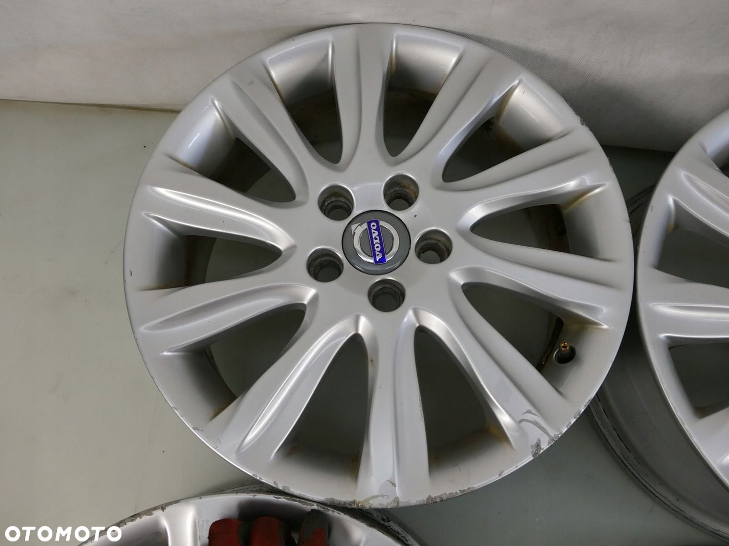 VOLVO V40 II FELGI ALUMINIOWE 7J x 17" 5x108 31381857 - 2