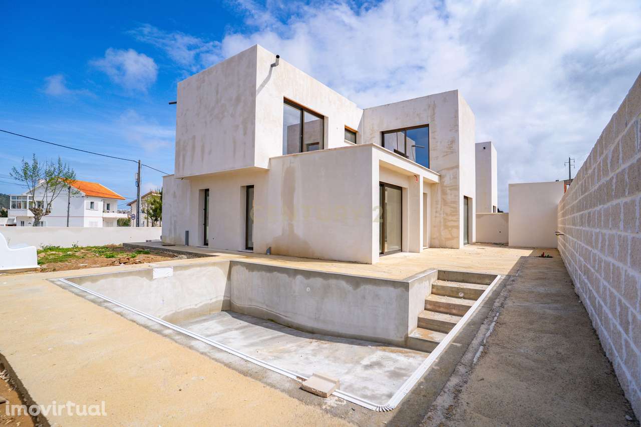 Moradia T3 com Piscina e Jardim em Salir do Porto - Grande imagem: 2/48