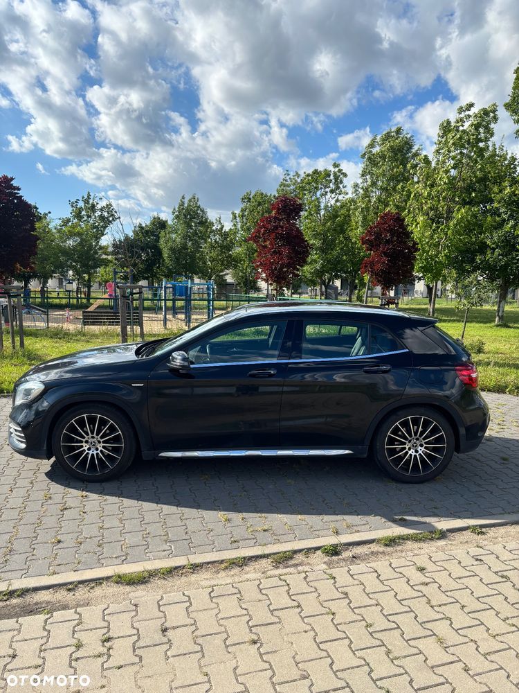 Mercedes-Benz GLA 200 7G-DCT - 9
