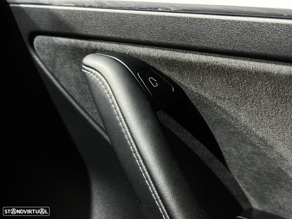 Tesla Model 3 Performance Dual Motor AWD - 33