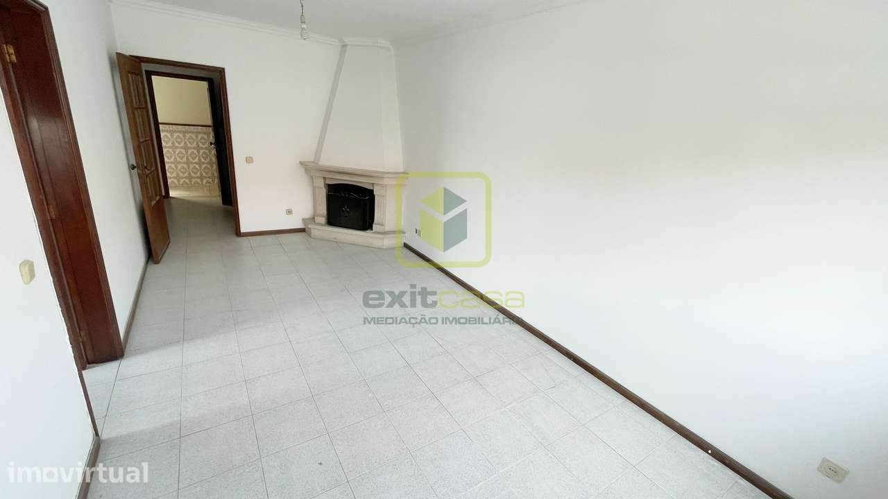 Apartamento T2 a Poucos Minutos da Praia - Grande imagem: 3/26
