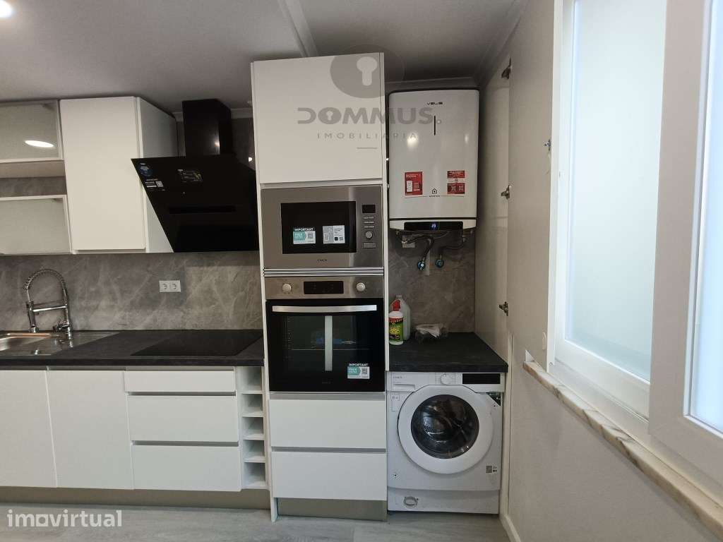 Apartamento T2 Totalmente Remodelado em Benfica - Grande imagem: 4/25