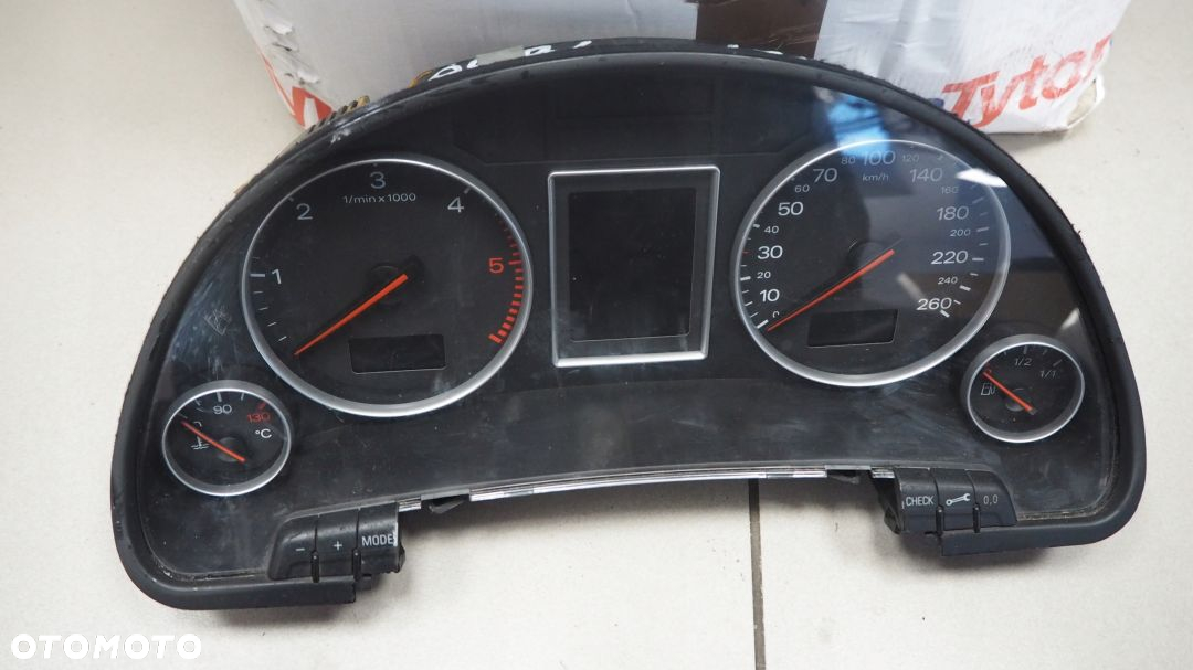 LICZNIK ZEGARY AUDI A4 B6 TDI FIS 8E0920930R - 2