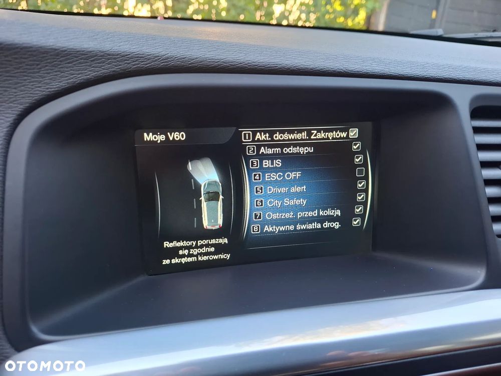 Volvo V60 D6 AWD Plug-in Hybrid R-Design Summum - 21
