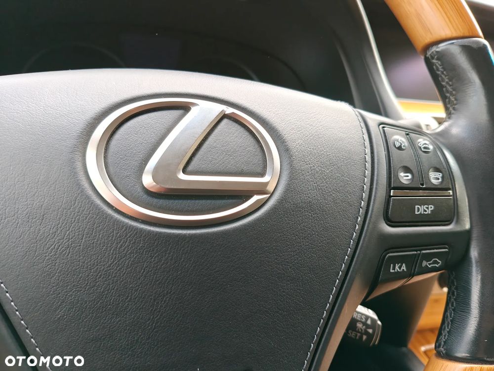 Lexus LS 600h L - 36