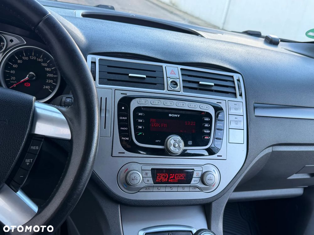 Ford Kuga 2.0 TDCi 2x4 Titanium - 29