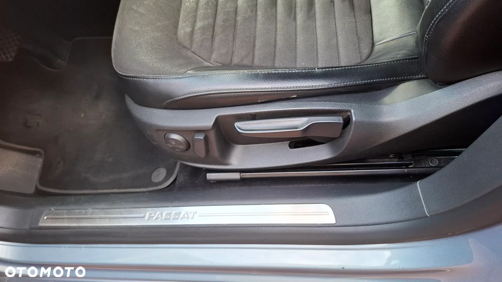 Volkswagen Passat 2.0 TDI Highline DSG - 34