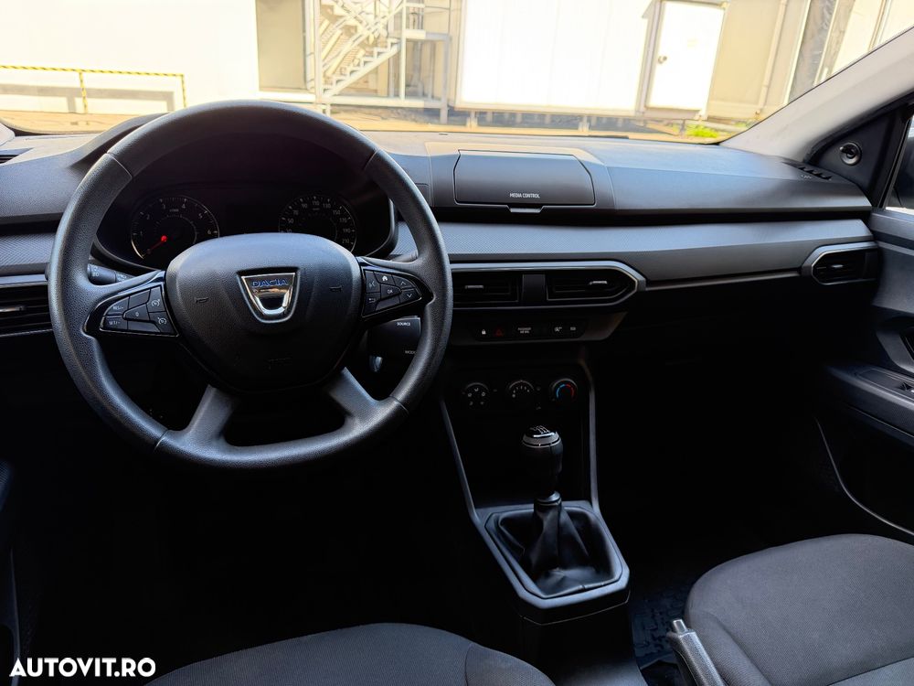 Dacia Logan TCe 90 Essential - 8