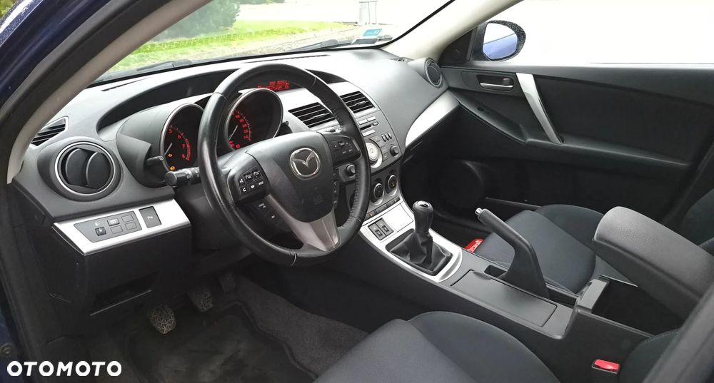 Mazda 3 1.6 Exclusive + - 11
