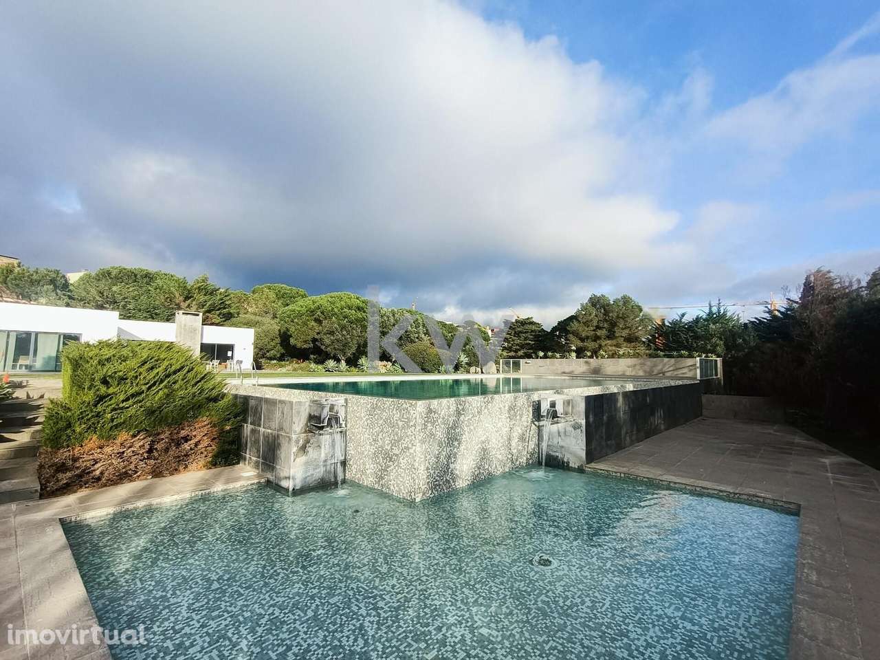 Moradia em Condomínio fechado com piscina, quadra de tênis e segurança - Grande imagem: 3/30